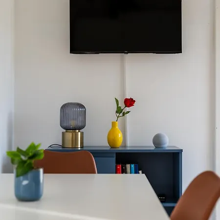 Habesha Flats - A Quiet Retreat Just Steps From The Metro M1 * Milão