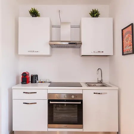 Habesha Flats - A Quiet Retreat Just Steps From The Metro M1 Milão