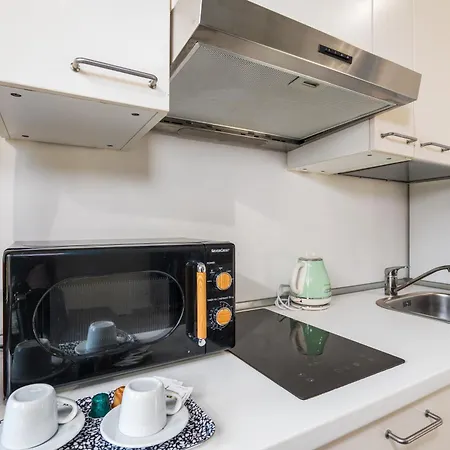 Habesha Flats - A Quiet Retreat Just Steps From The Metro M1 Apartamento Milão