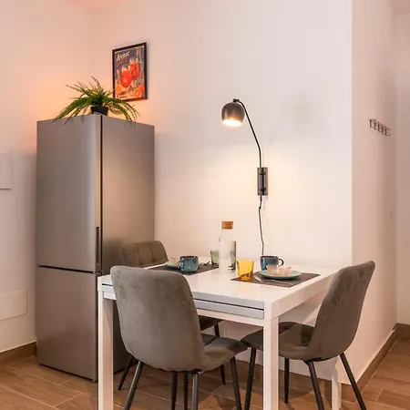 Habesha Flats - A Quiet Retreat Just Steps From The Metro M1 * Milão