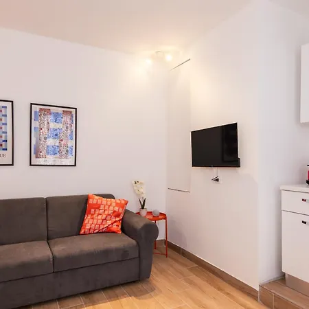 Habesha Flats - A Quiet Retreat Just Steps From The Metro M1 Milão